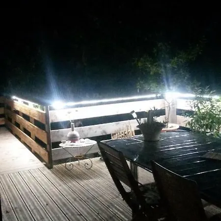 D'hotes Le Bois Des Frenes 住宿加早餐酒店 3*